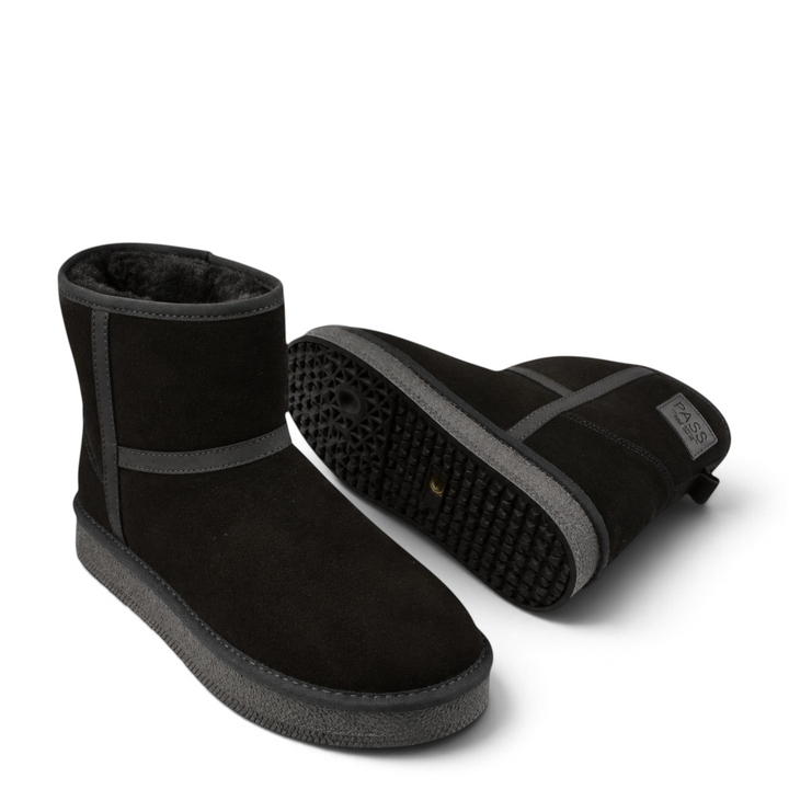 ada-shoes.ro Pass Collection black suede slip-on winter boots with thick textile lining and 3.5 cm platform sole