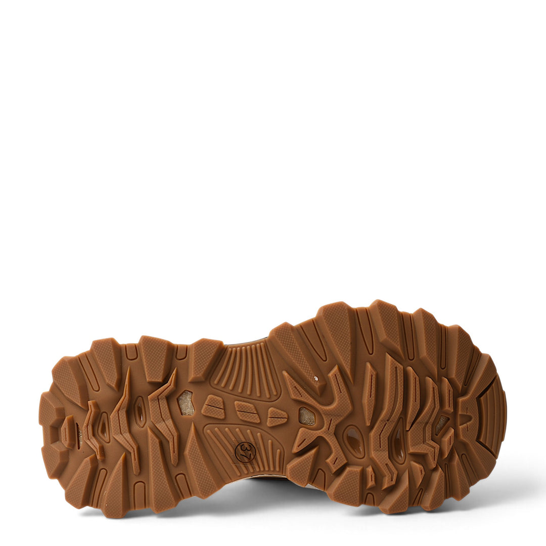 ada-shoes.ro red sneakers showing the brown lugged rubber outsole for traction and stability