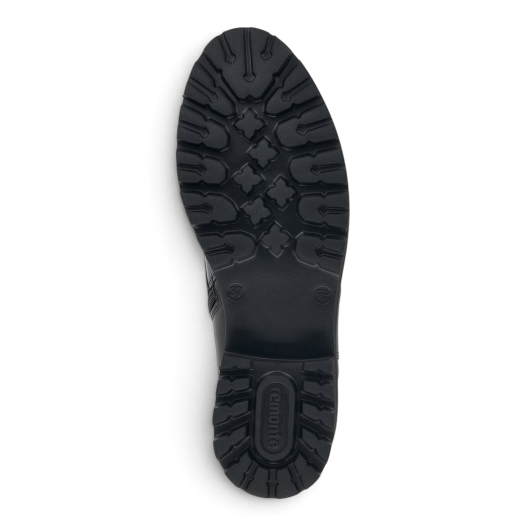 ada-shoes.ro Remonte black leather boot showing the durable, treaded rubber outsole with a modern lug design.