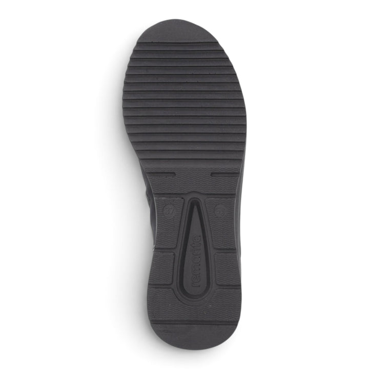 Black Remonte TEX D0T73-00 casual boot sole with a durable, slip-resistant tread pattern from ada-shoes.ro