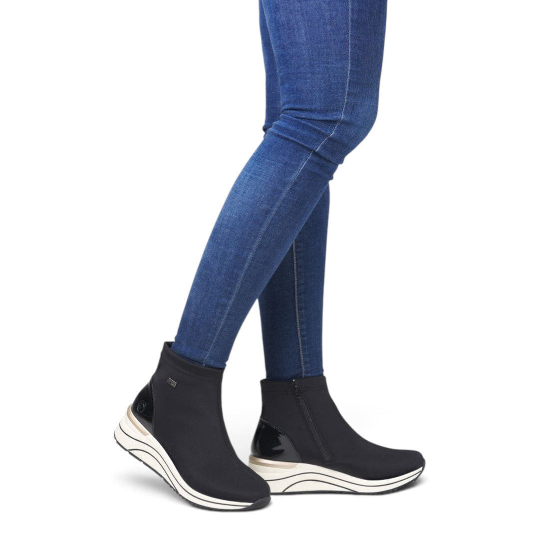 ada-shoes.ro Remonte TEX black casual ankle boots with water-resistant fabric and orthopedic sole worn with jeans
