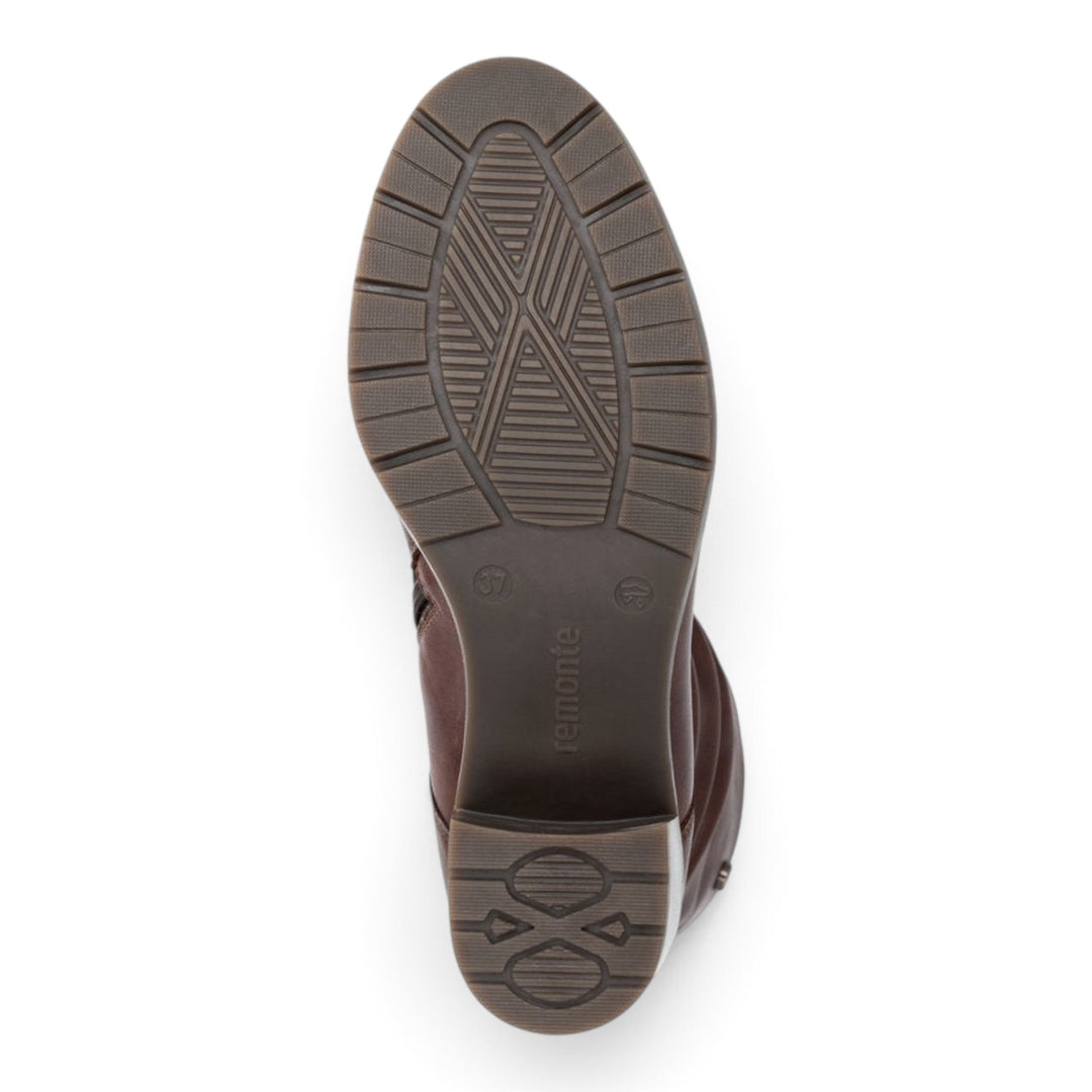 ada-shoes.ro Remonte D2A79-22 brown leather boot showing the durable thermoplastic elastomer treaded sole and block heel