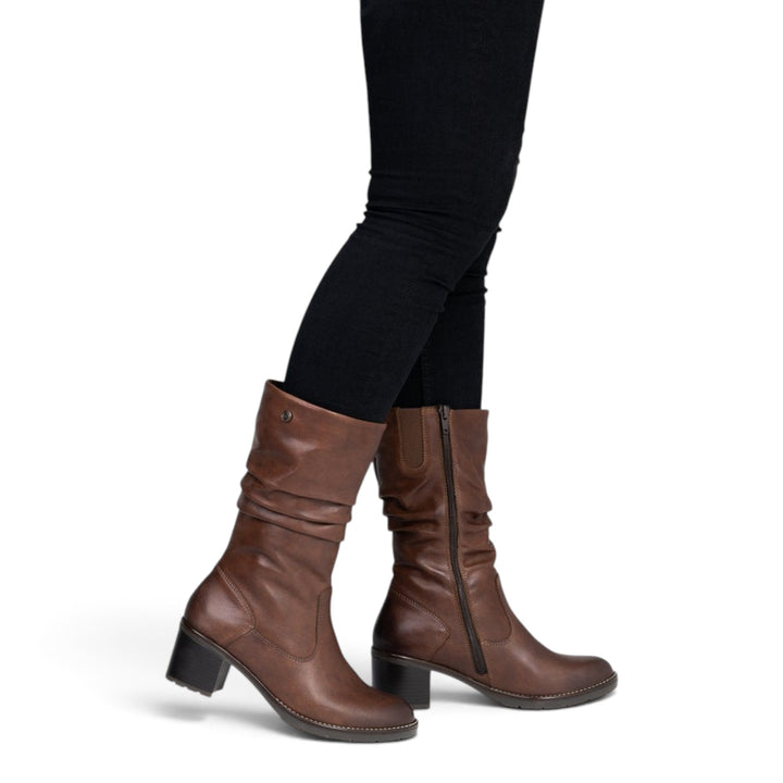 ada-shoes.ro Remonte brown leather boots with block heel and side zipper, worn with black trousers