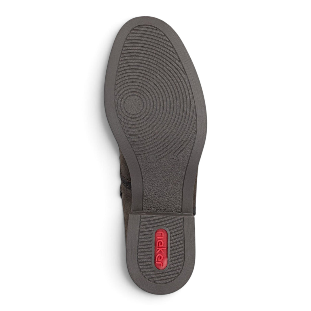 ada-shoes.ro Rieker dark brown boot sole with textured grip pattern and red logo detail