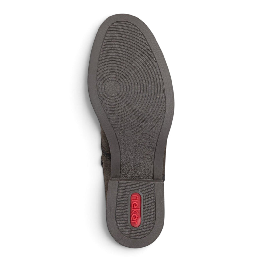 ada-shoes.ro Rieker dark brown boot sole with textured grip pattern and red logo detail