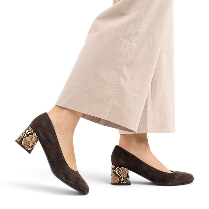 ada-shoes.ro Rieker brown suede pumps with animal print block heels worn with beige trousers