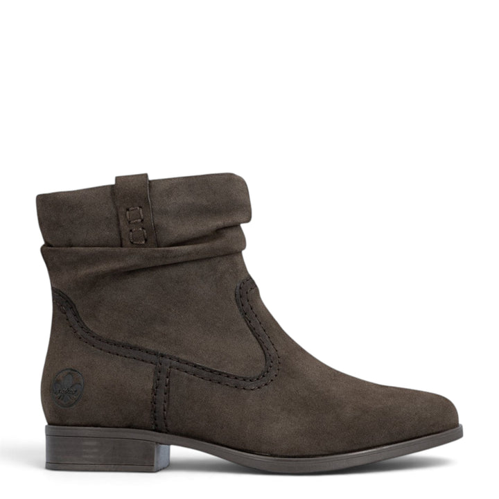 ada-shoes.ro Rieker dark brown ankle boots in faux leather with velvet lining, side zipper, and flat sole.