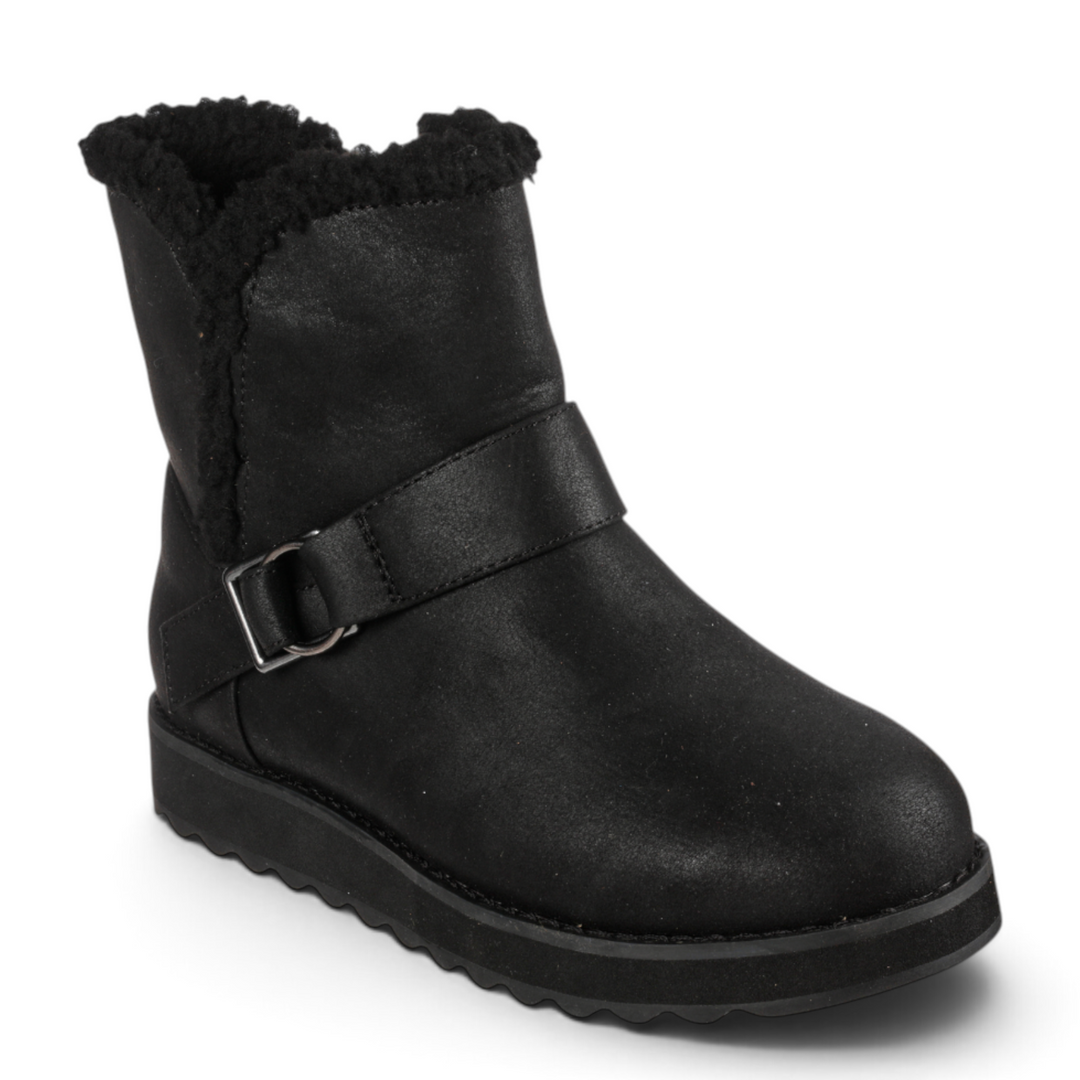 ada-shoes.ro Skechers Keepsakes Cabin Feels black faux leather winter boots with faux fur lining and buckle detail