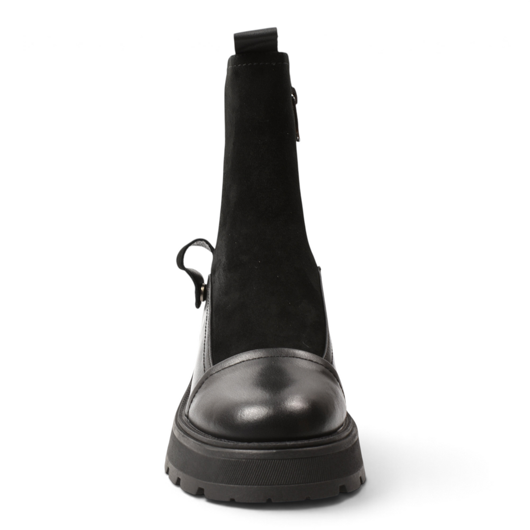 ada-shoes.ro Anna Viotti black nubuck and leather ankle boots with a chunky lug sole and side zipper closure