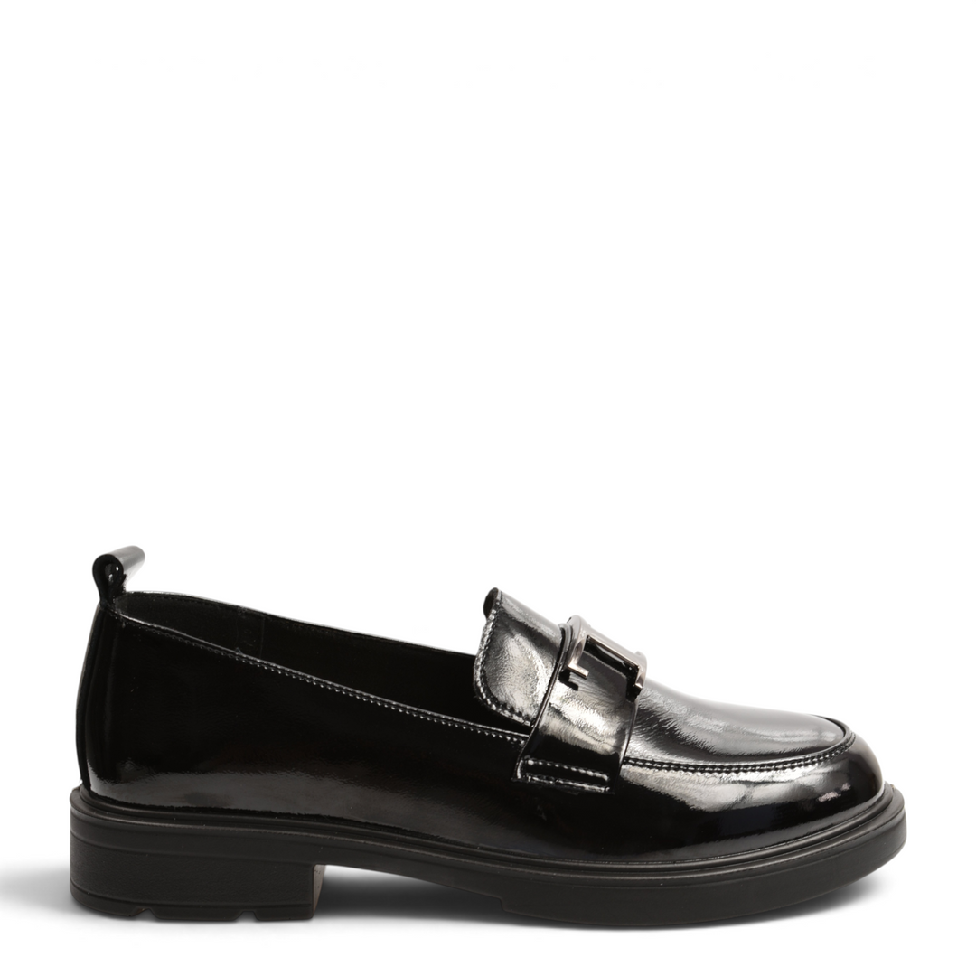 ada-shoes.ro Anna Viotti black patent leather loafers with a decorative metal front detail and a low block heel.