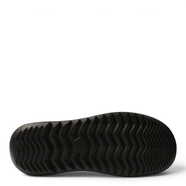 ada-shoes.ro Feeling MBH-4-N black boot sole with a thick, flexible, and anti-slip wavy tread pattern.