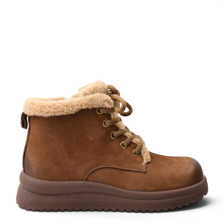ada-shoes.ro brown suede ankle boots with faux fur lining, thick sole, and lace-up closure for casual winter wear