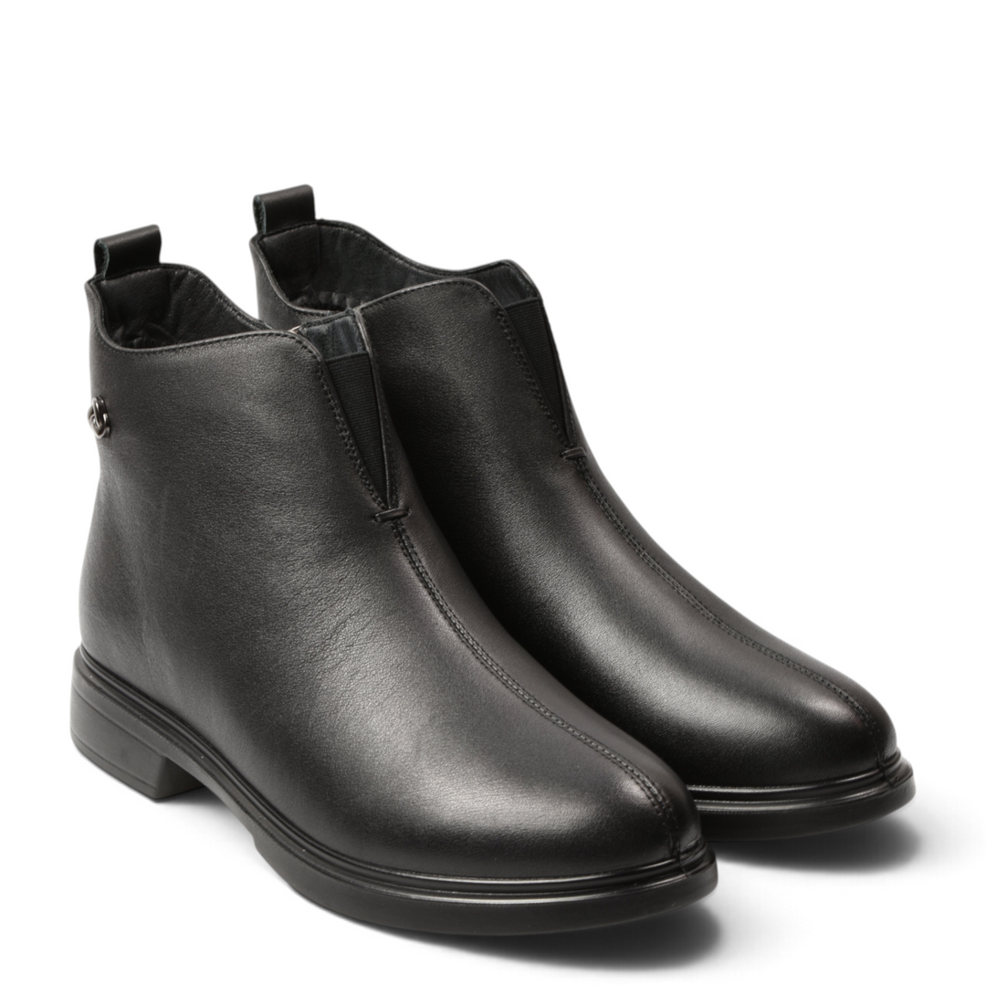 ada-shoes.ro Pass Collection black leather ankle boots with a minimalist design, central seam, and side zipper.