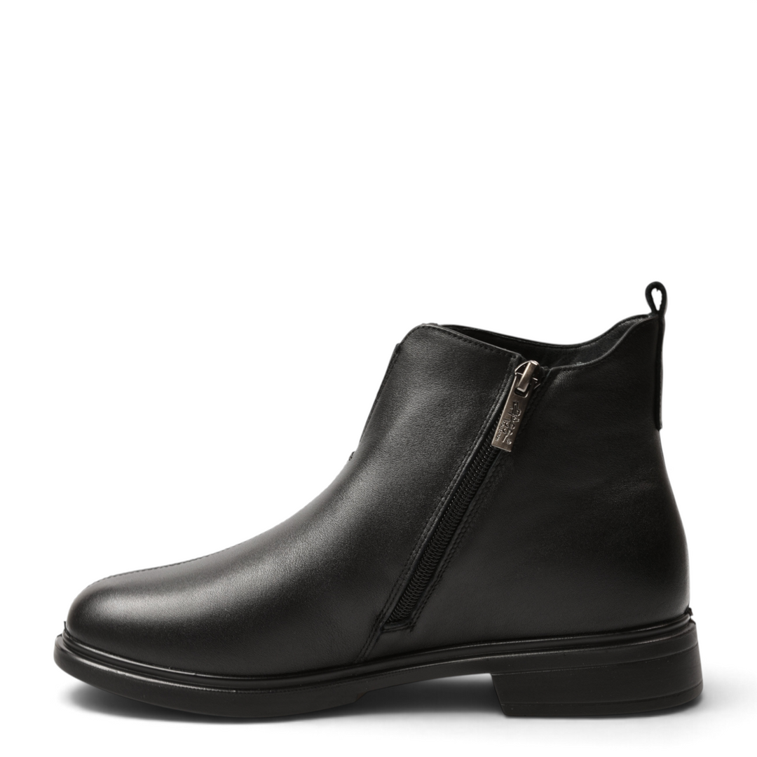 ada-shoes.ro Pass Collection black leather ankle boots with side zipper and central seam detail