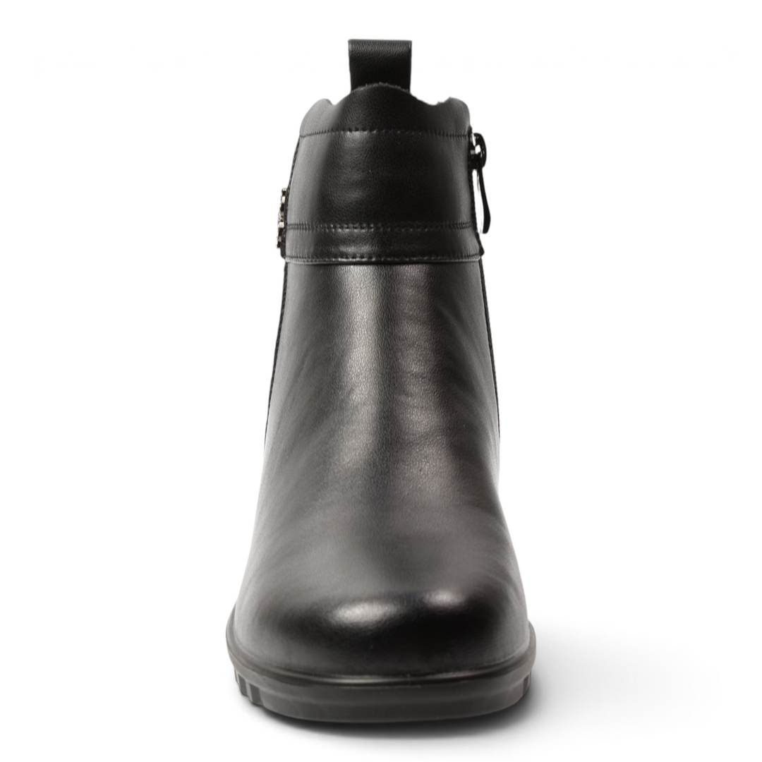 ada-shoes.ro black leather ankle boots with a low block heel, side zipper, and rounded toe for a casual elegant look.