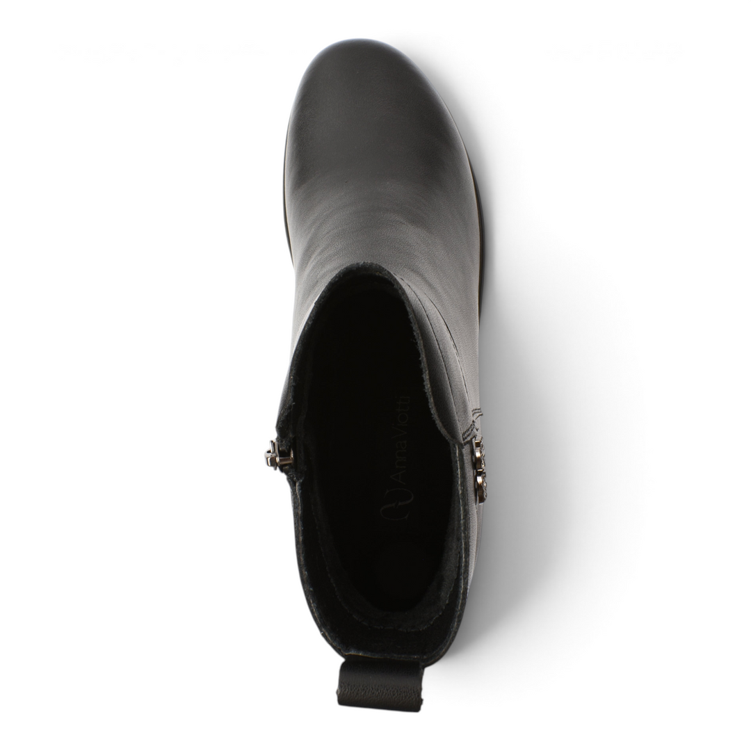 Top view of ada-shoes.ro black leather ankle boots with a side zipper and rounded toe, designed for daily comfort.