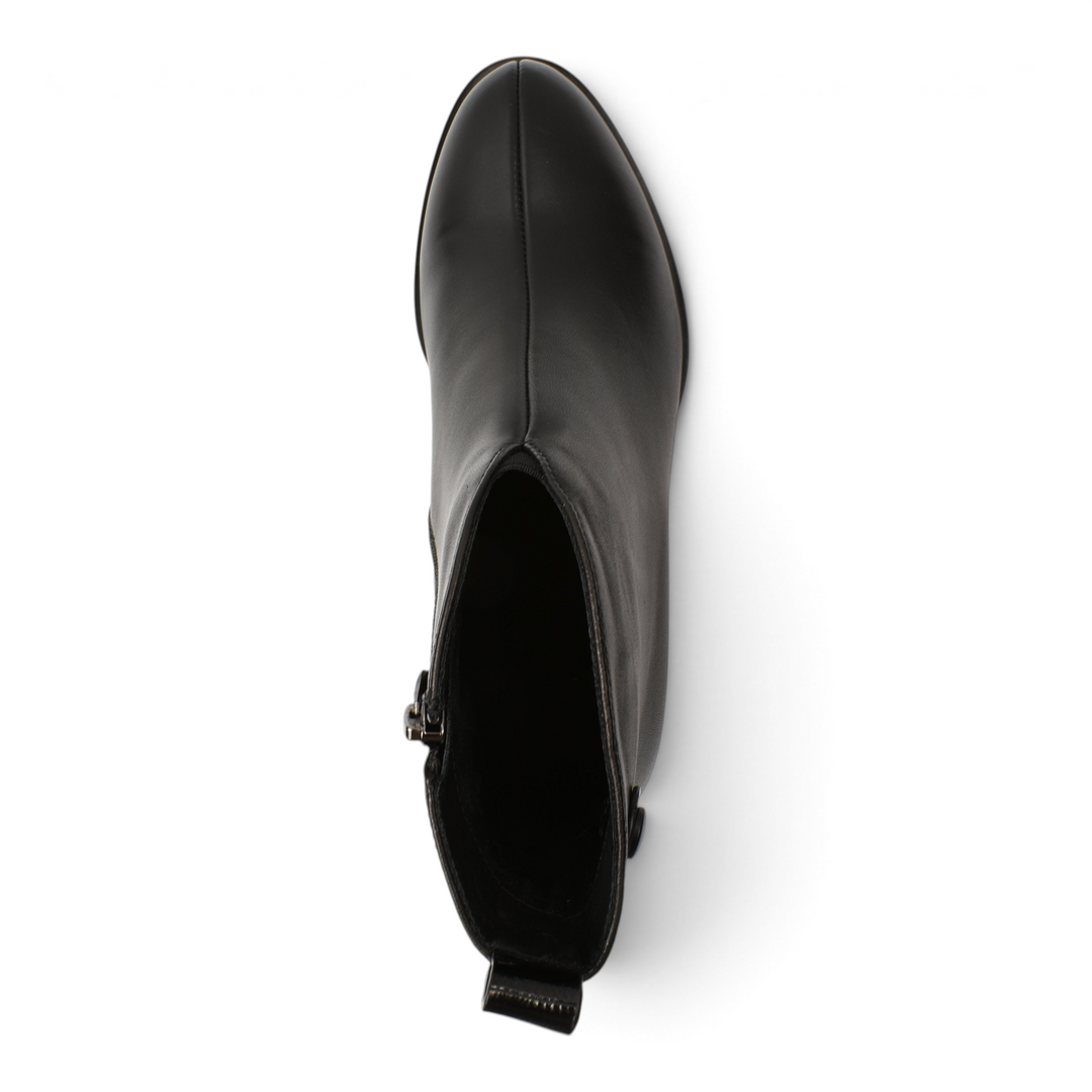 Top-down view of black leather ankle boots from ada-shoes.ro with a minimalist design and central seam detail.