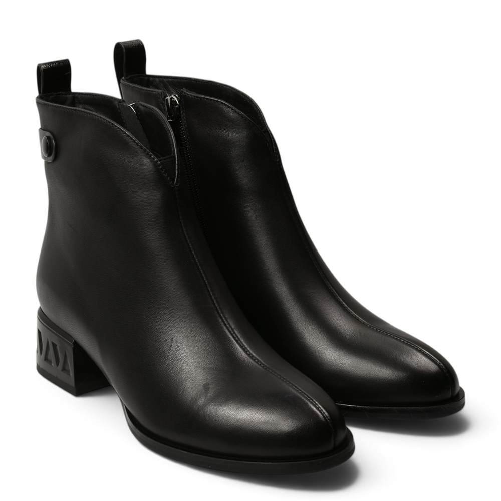 ada-shoes.ro black leather ankle boots with a V-cut top, central seam, and geometric block heel
