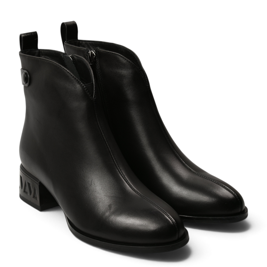 ada-shoes.ro black leather ankle boots with a V-cut top, central seam, and geometric block heel