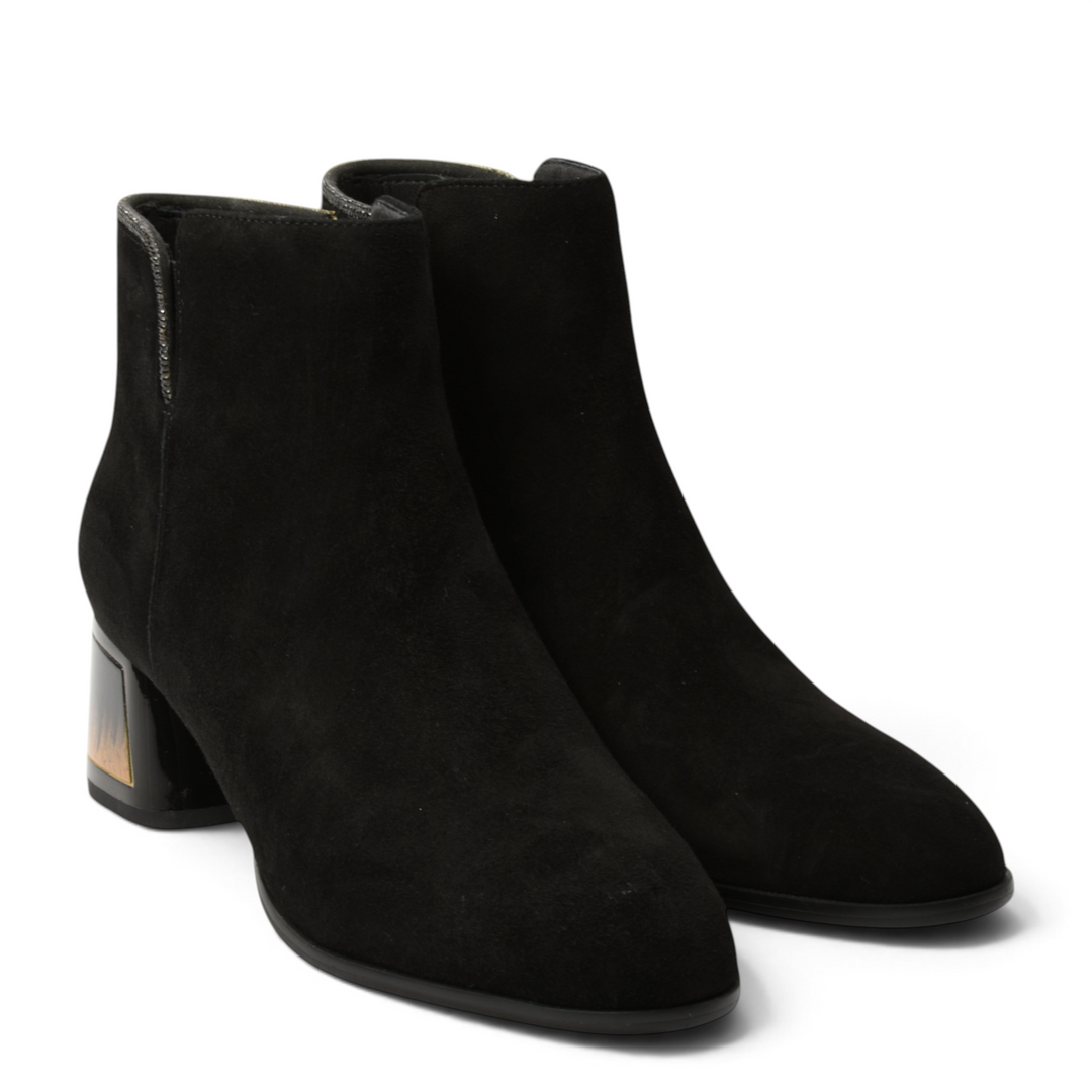 ada-shoes.ro black suede ankle boots with a stable mid-heel featuring a decorative wood-effect insert