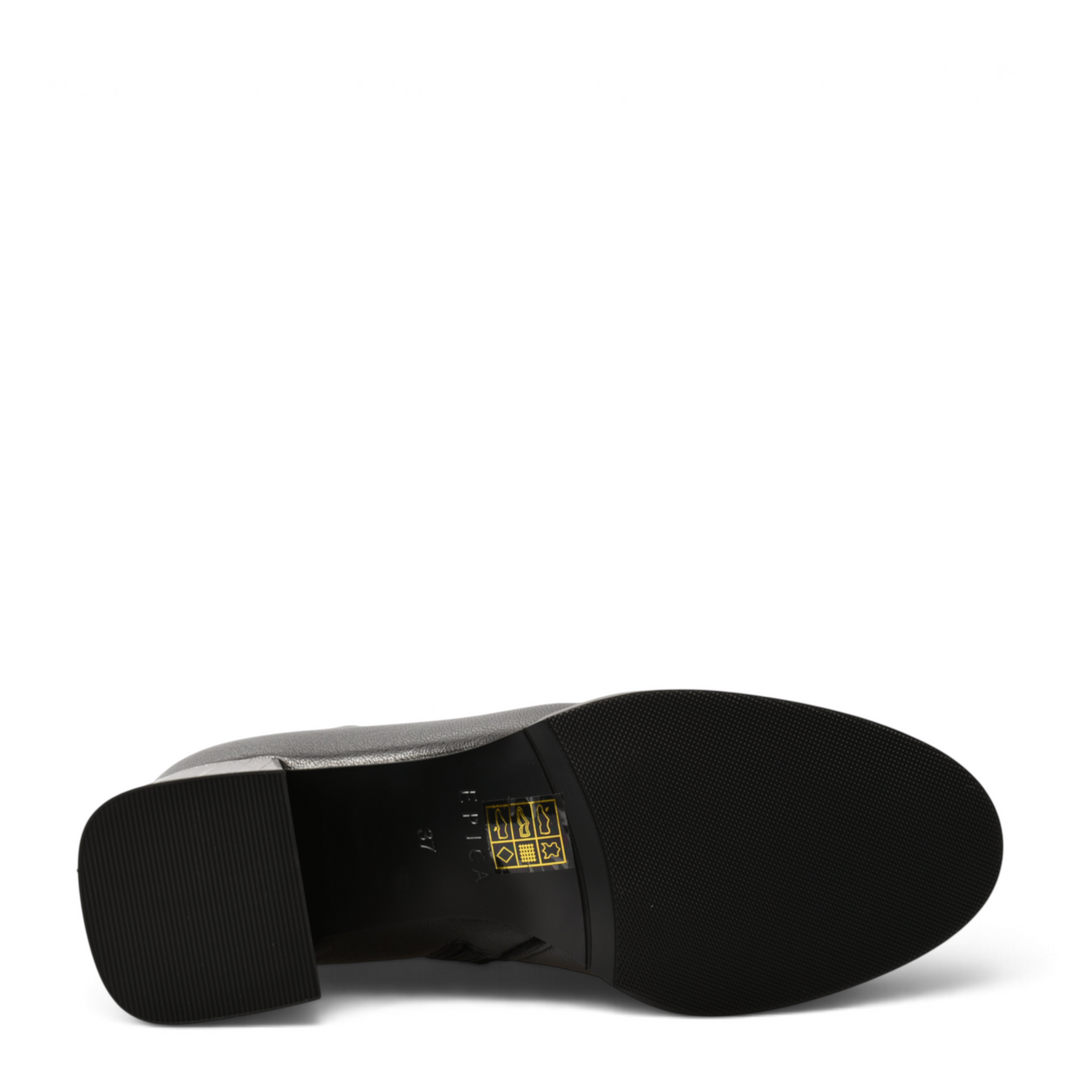 ada-shoes.ro Epica black leather boot sole with textured grip and block heel detail