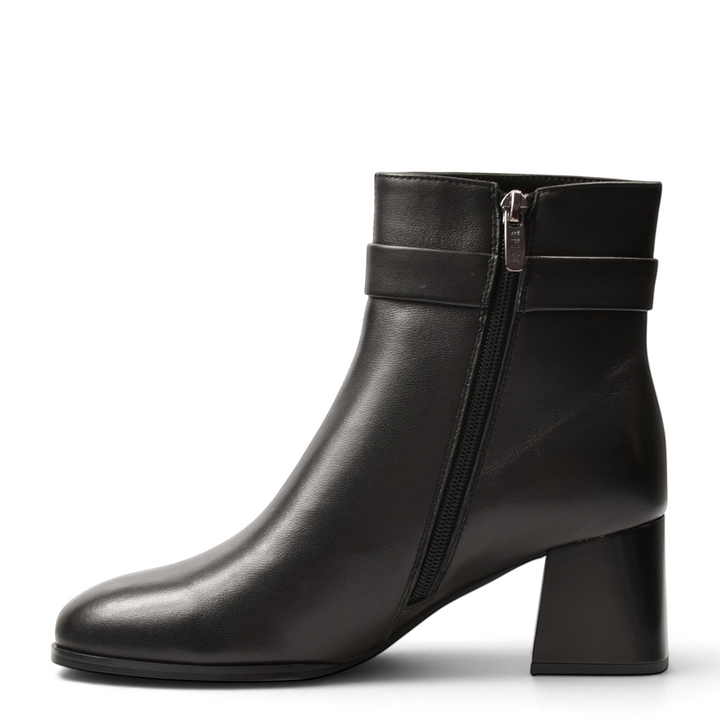 ada-shoes.ro Epica black leather ankle boots with a side zipper and a stable block heel.