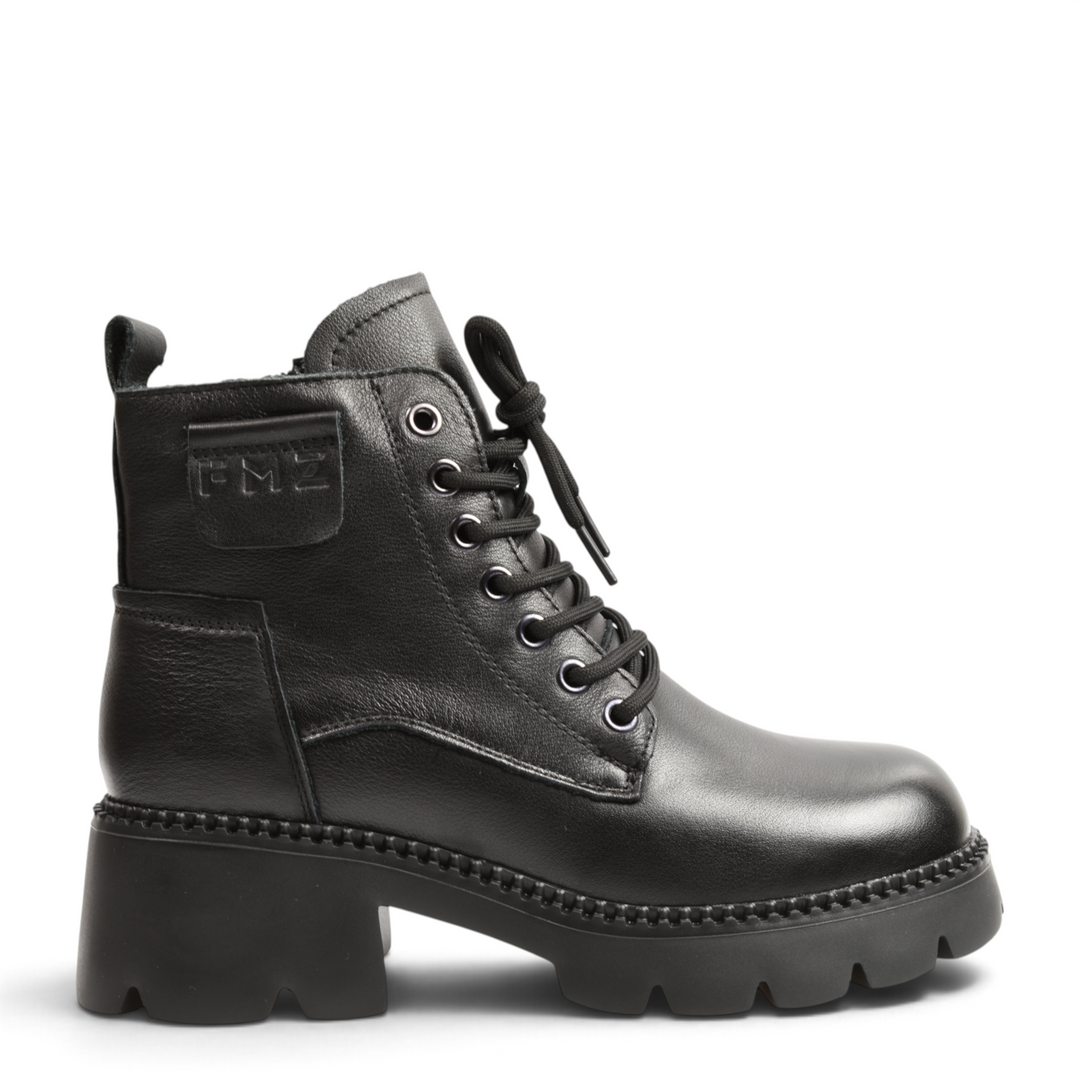 ada-shoes.ro black leather casual boots with outdoor sole, side zipper, and quilted front detail