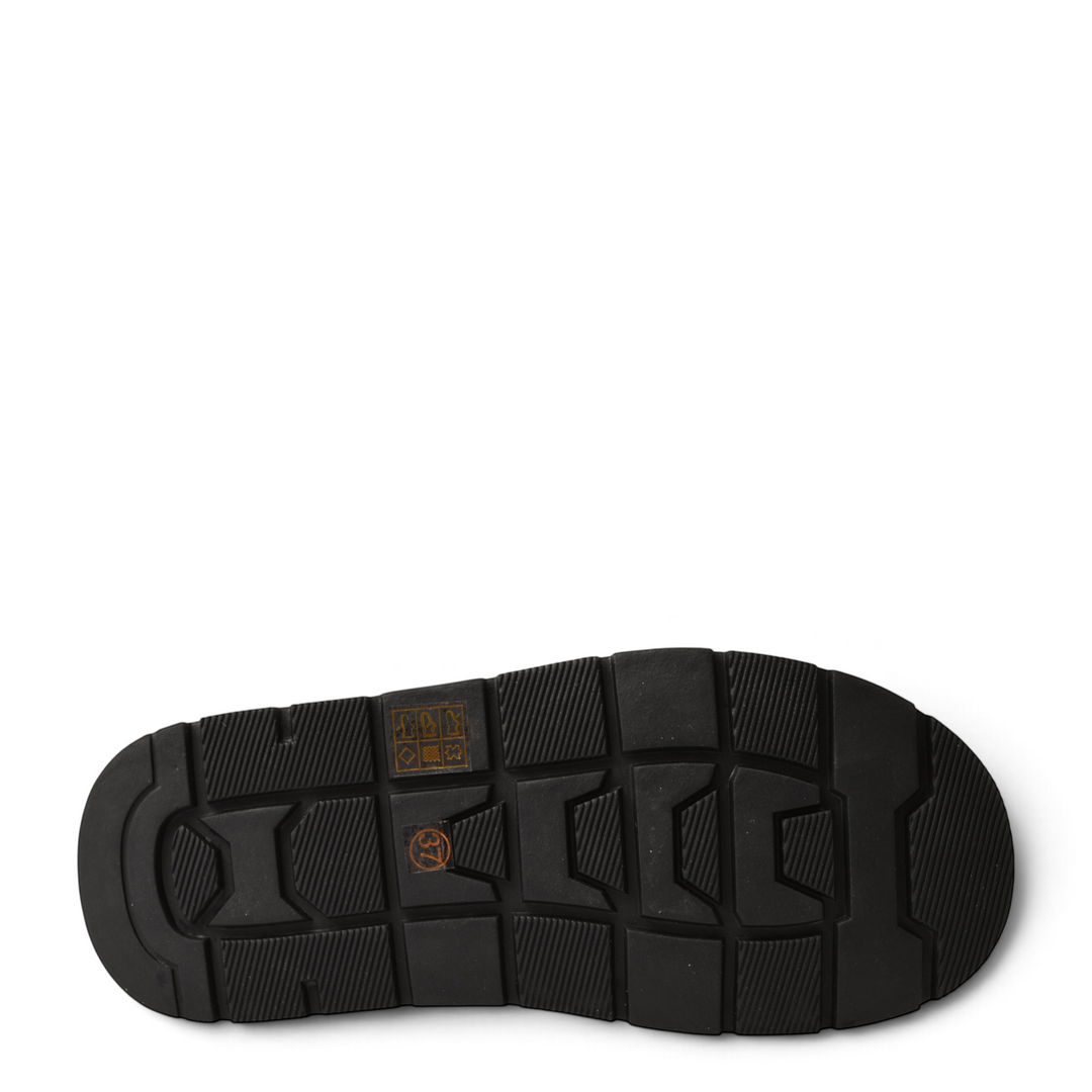 Black thick rubber sole of Feeling UG-1-N boots from ada-shoes.ro showing textured tread pattern