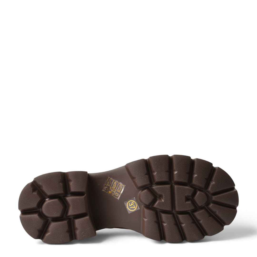 ada-shoes.ro brown combat boot sole with rugged tread pattern and block heel for superior grip