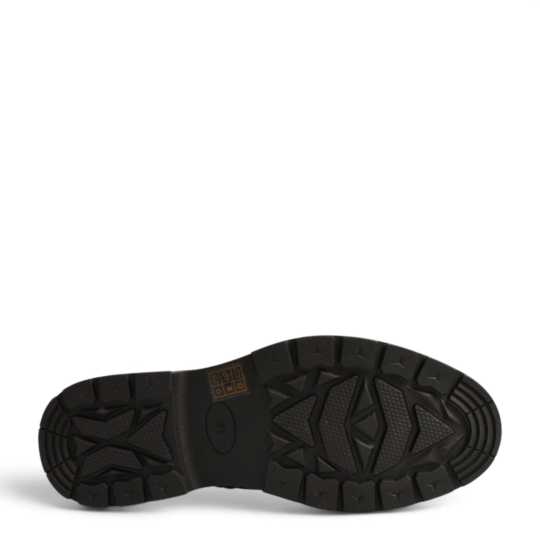 ada-shoes.ro black boot sole with a rugged track tread pattern for superior grip and traction