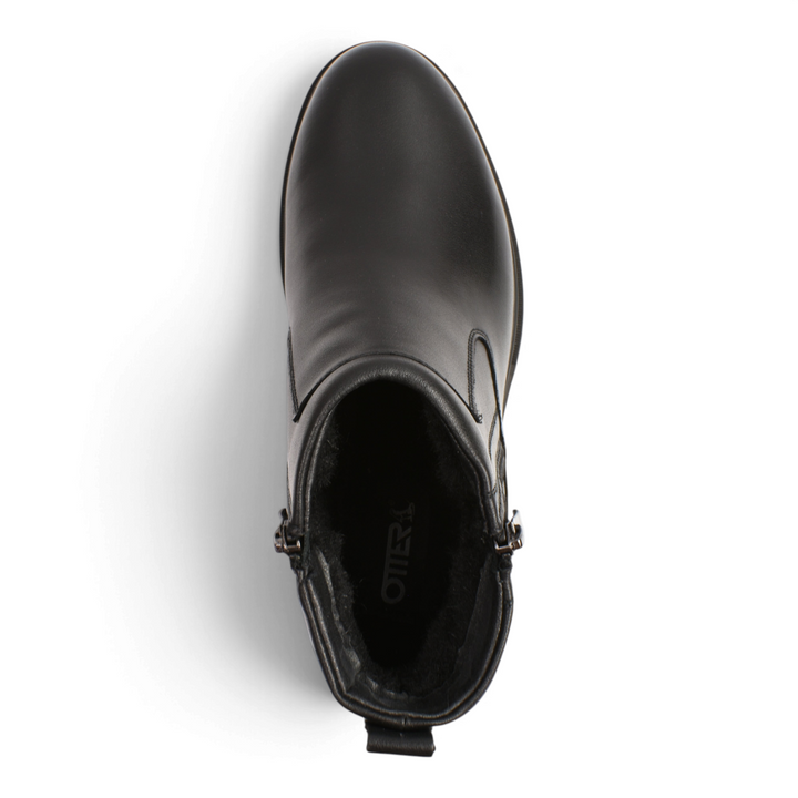 Top view of black leather Otter men&