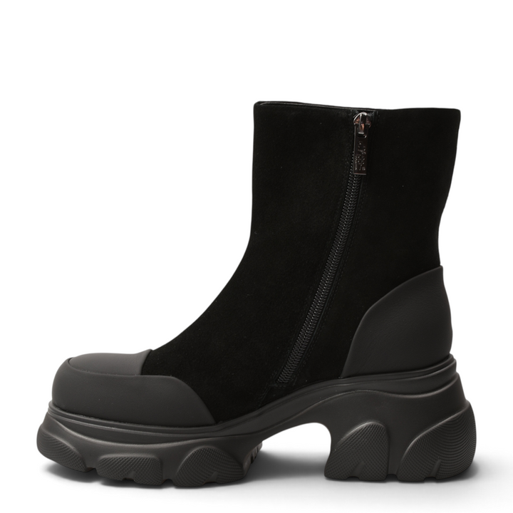 ada-shoes.ro black suede chunky ankle boots with rubberized toe and heel protection and a thick 6cm platform sole