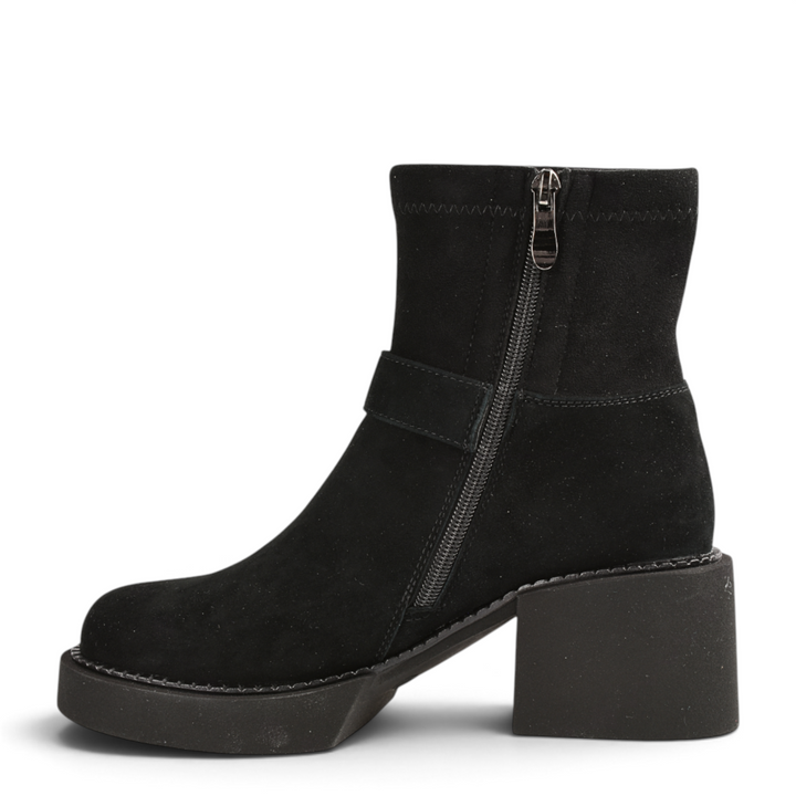 ada-shoes.ro Feeling black suede ankle boots with side zipper and 6.5 cm block heel