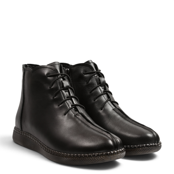 ada-shoes.ro black leather casual ankle boots with elastic laces, central stitching, and flexible flat soles.