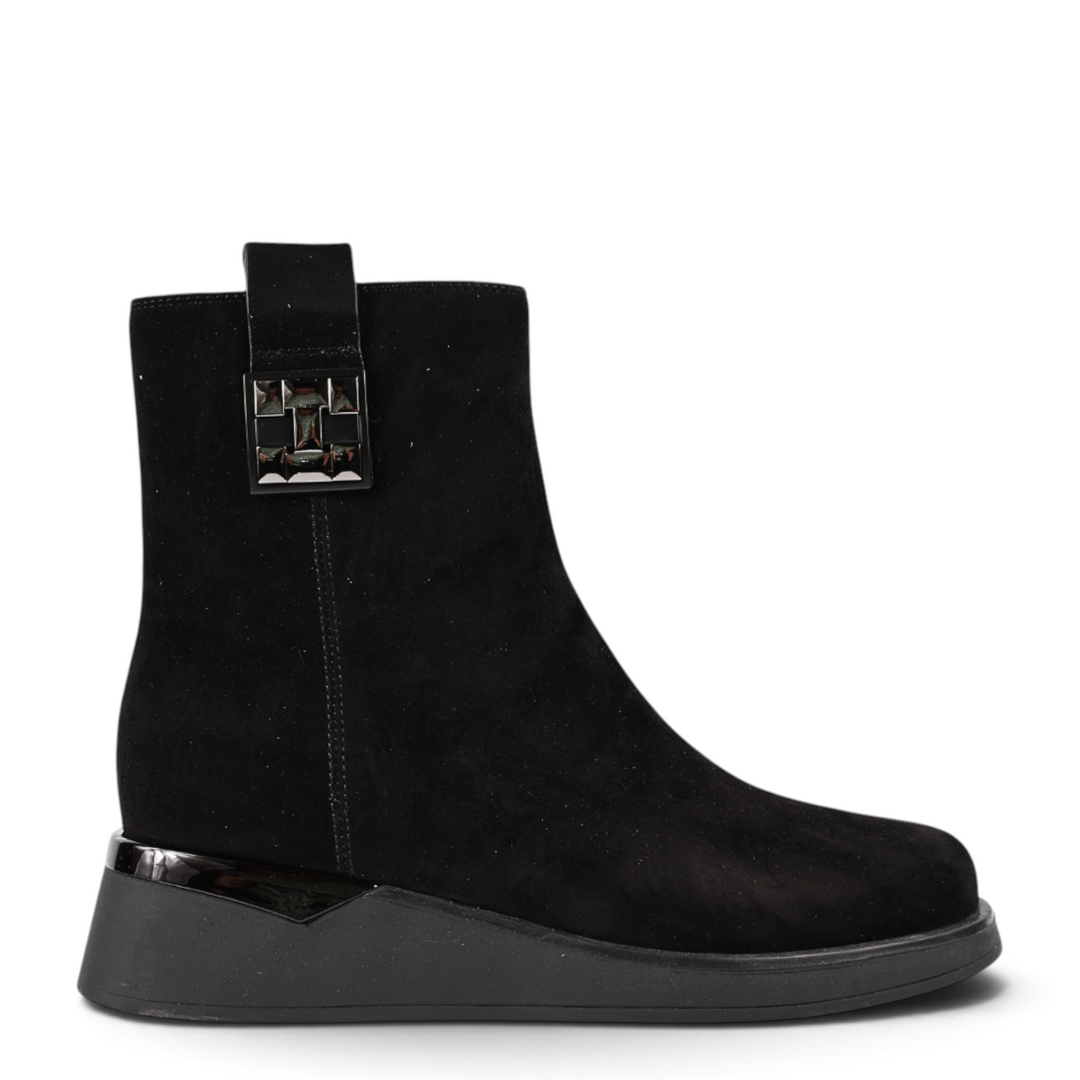 ada-shoes.ro FEELING black suede ankle boots with a decorative metallic buckle and a 3 cm wedge heel