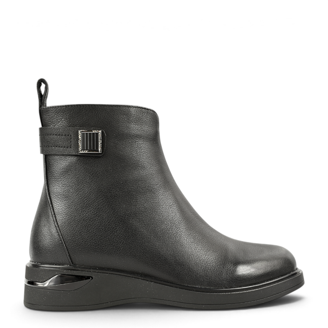 ada-shoes.ro Epica black leather ankle boots with side buckle detail and low heel
