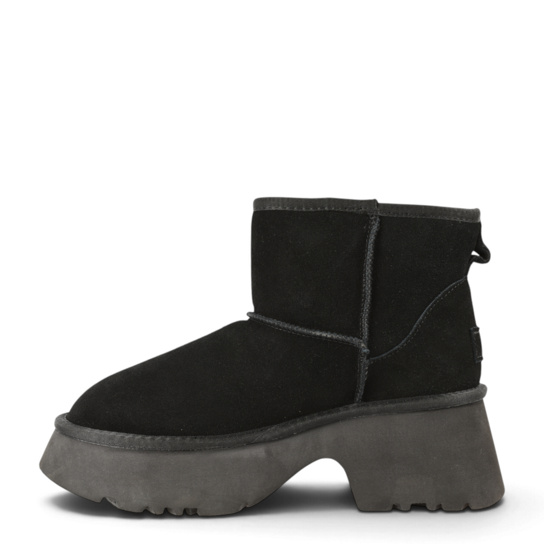 ada-shoes.ro Anna Viotti black water-repellent suede sport boots with a thick platform sole and sock-like fit