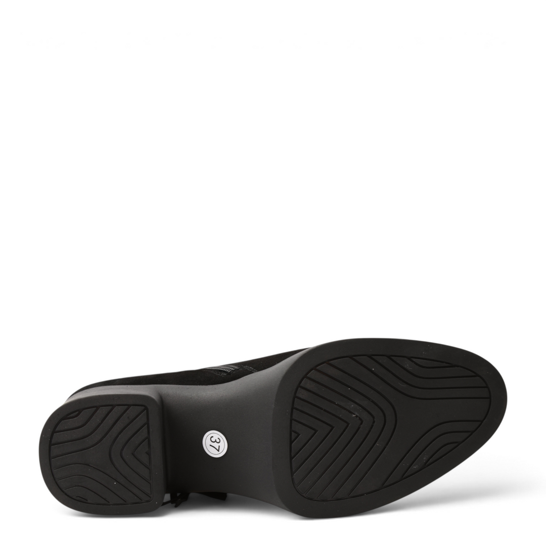 ada-shoes.ro elegant black boot sole with textured grip pattern and size 37 sticker