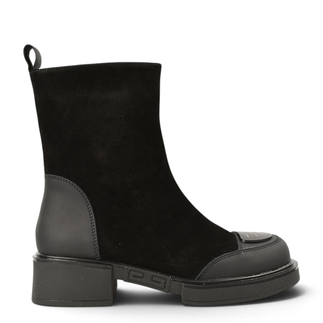 ada-shoes.ro Epica black suede casual ankle boots with a 4cm block heel and side zipper closure