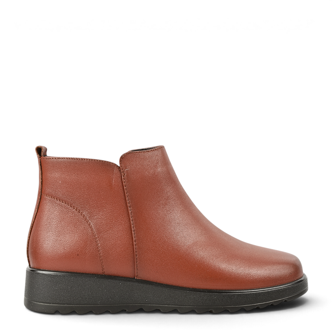 ada-shoes.ro FORMAZIONE brown natural leather casual ankle boots with a low black sole and side zipper closure