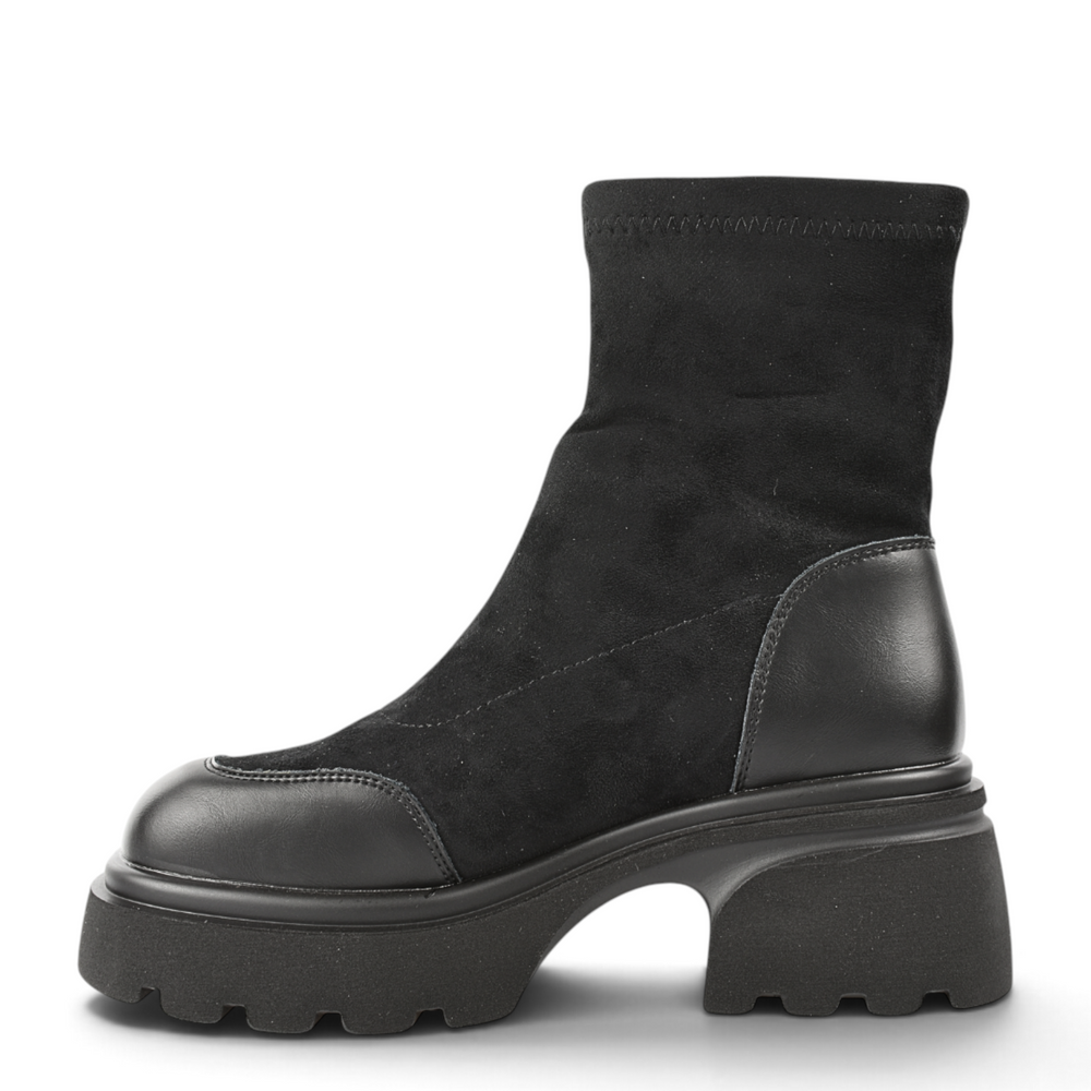 ada-shoes.ro Formazione black suede stretch fit casual ankle boots with a chunky 3cm lug sole
