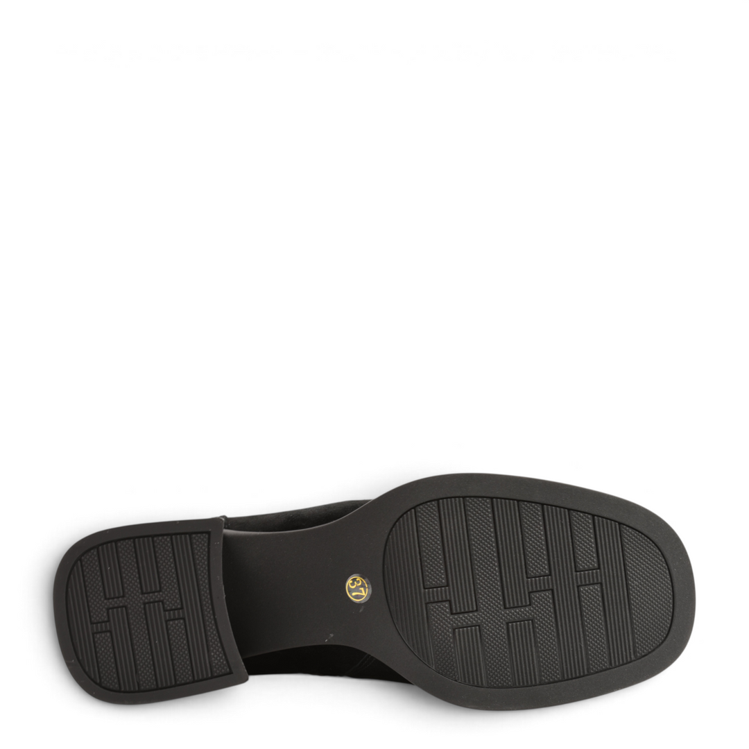 ada-shoes.ro Anna Viotti black ankle boot with a textured rubber sole and size 37 label