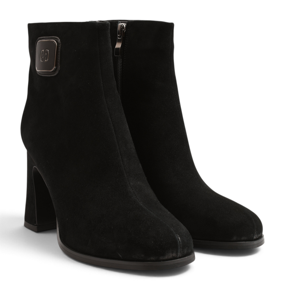 ada-shoes.ro Anna Viotti black suede ankle boots with a block heel and decorative side emblem