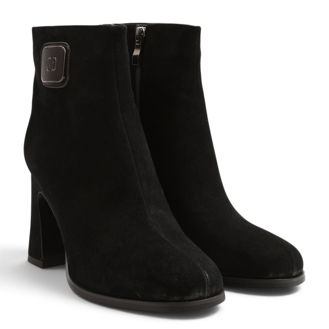 ada-shoes.ro Anna Viotti black suede ankle boots with a block heel and decorative side emblem