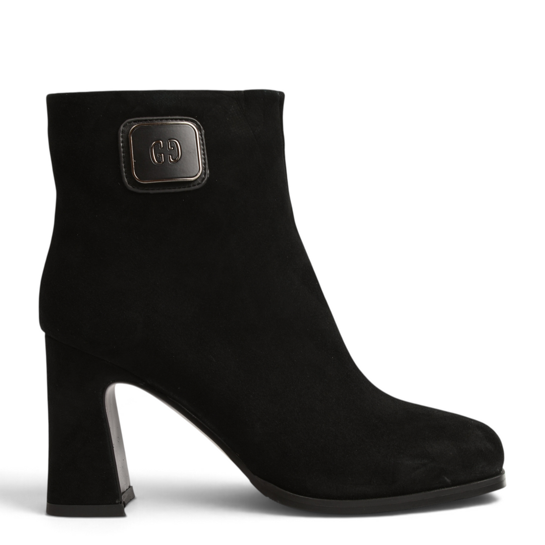 ada-shoes.ro Anna Viotti black suede ankle boots with a block heel and metallic logo detail on the side