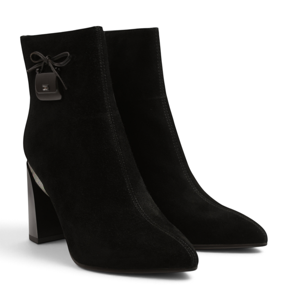 ada-shoes.ro Anna Viotti black suede ankle boots with a pointed toe, block heel, and decorative bow with a charm.
