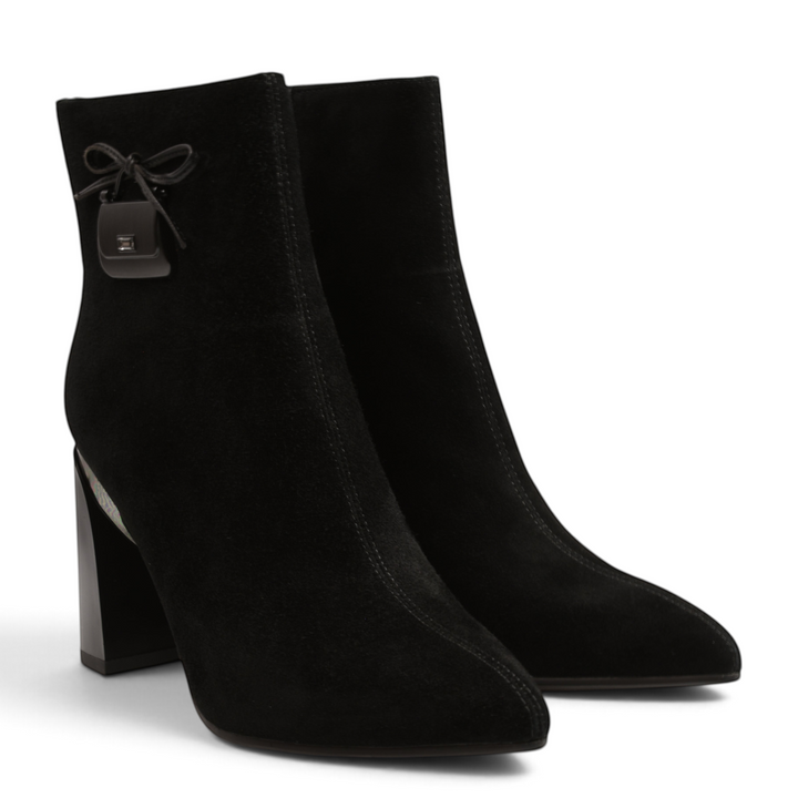 ada-shoes.ro Anna Viotti black suede ankle boots with a pointed toe, block heel, and decorative bow with a charm.