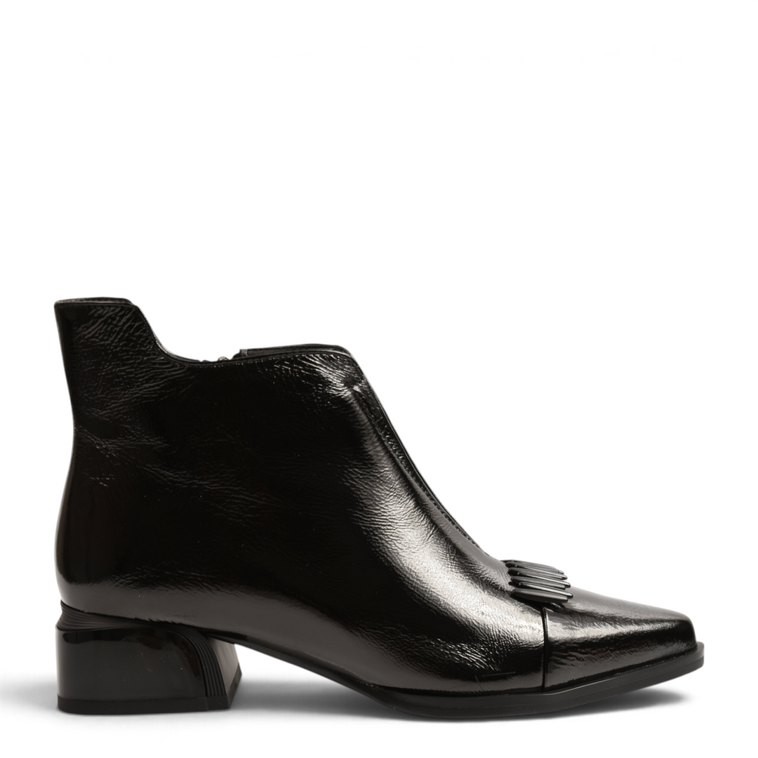 ada-shoes.ro Epica black patent leather ankle boots with a square toe, low block heel, and decorative front detail.