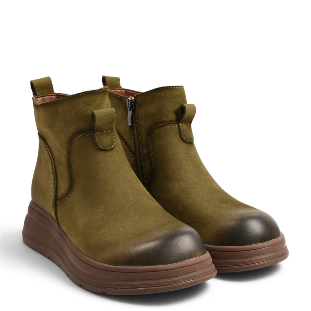 ada-shoes.ro casual ankle boots in khaki nubuck leather with a distressed toe and flexible brown sole