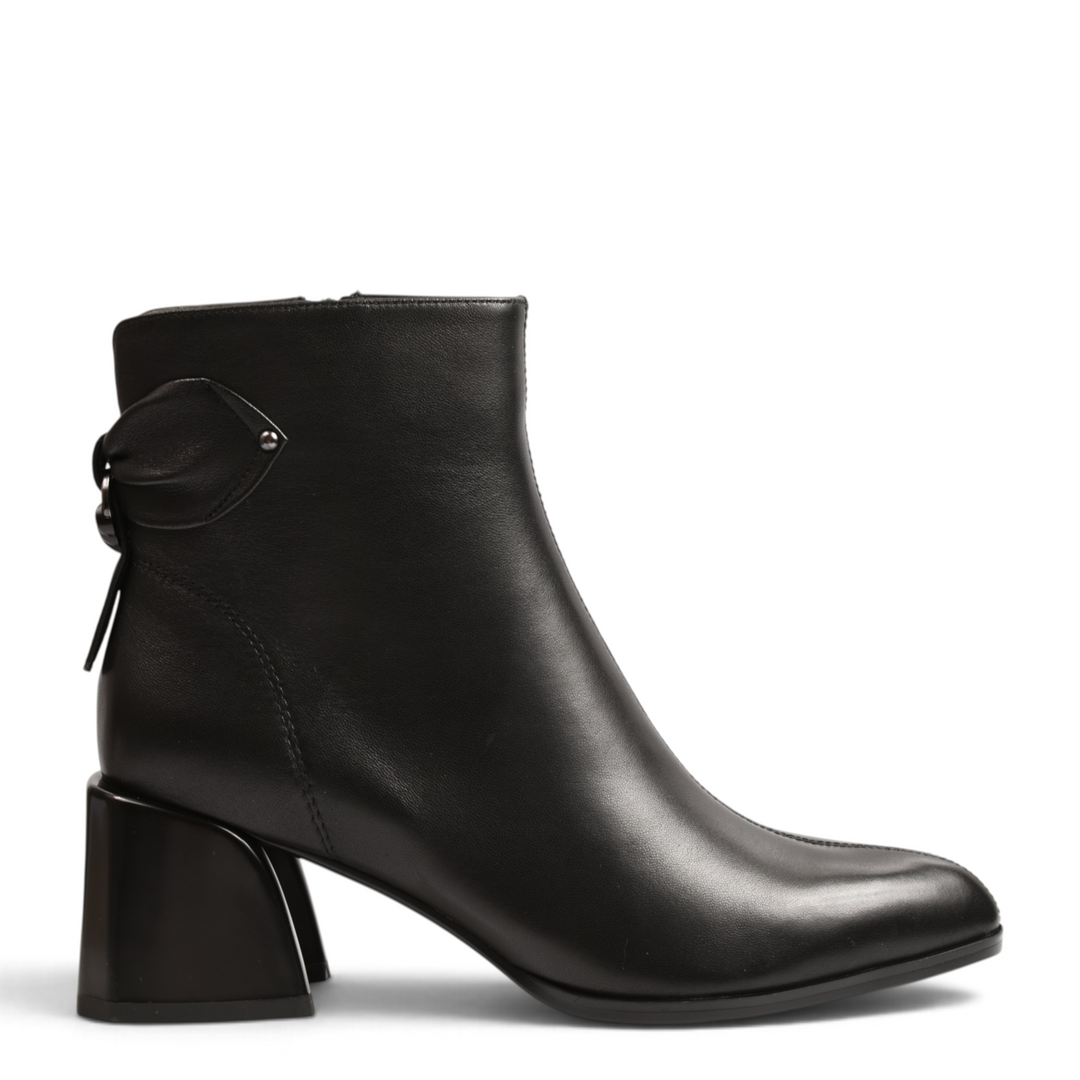 ada-shoes.ro Epica black leather ankle boots with a block heel and decorative bow detail on the back